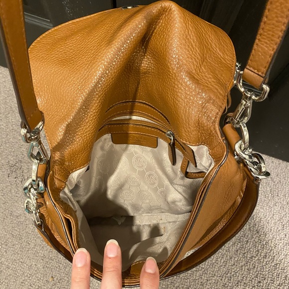 handbags and purses - Picture 4 of 7